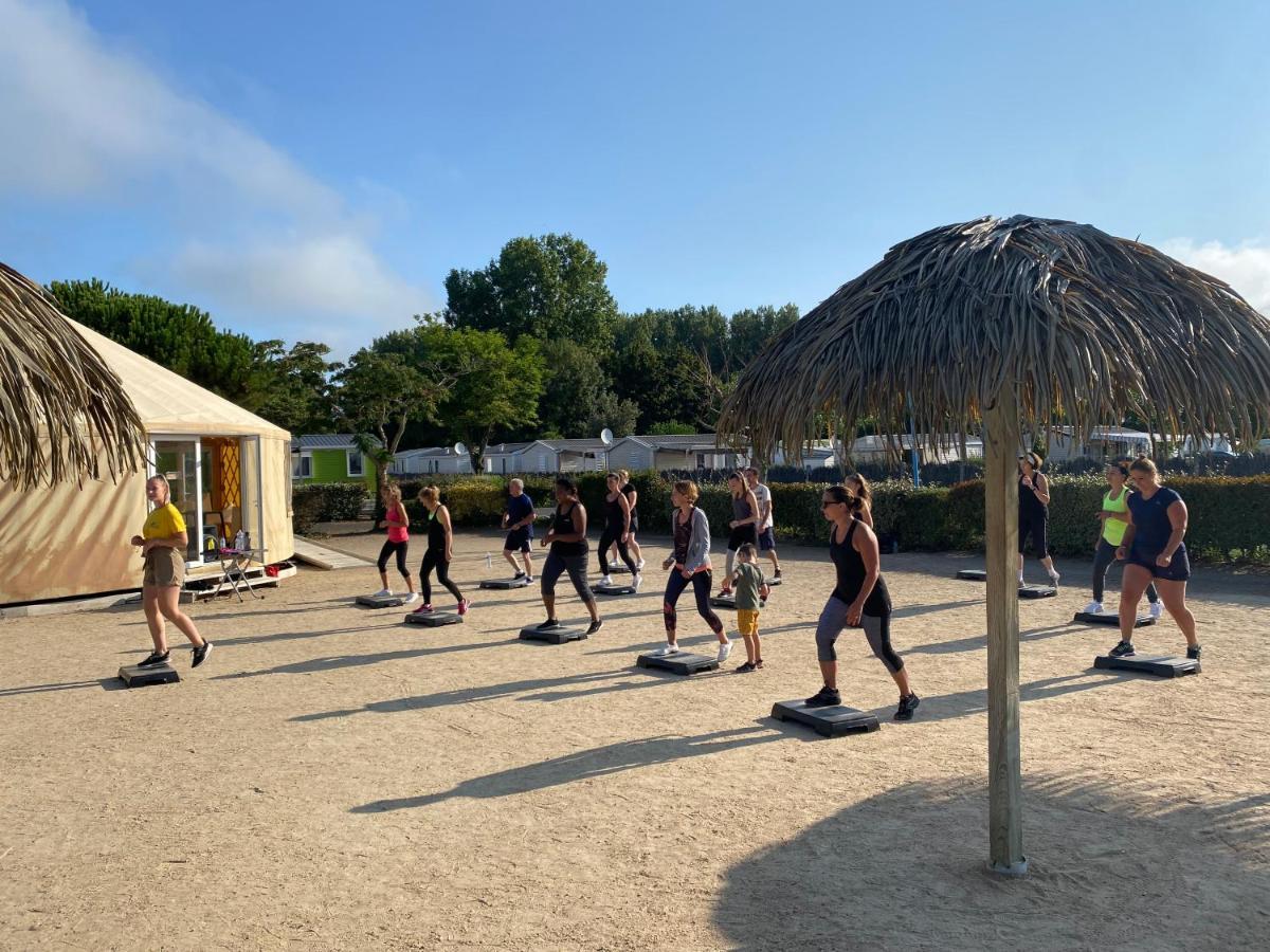 Отель Camping Les Chouans Сент-Илер-де-Рье Экстерьер фото